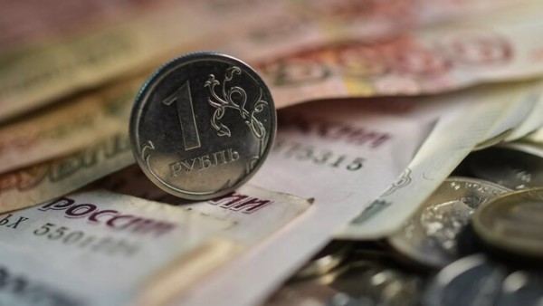 Рубль отыграл февральское падение в Таджикистане