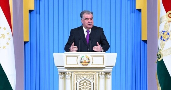 Эмомали Рахмон объявил пятилетку промышленного развития