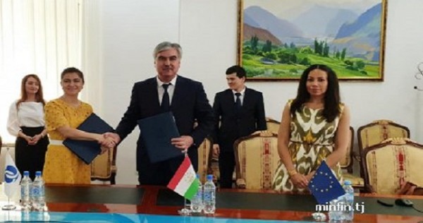 В Минфине подписано несколько Соглашений по финансированию проекта «Снижение потерь электроэнергии в Хатлонской области»