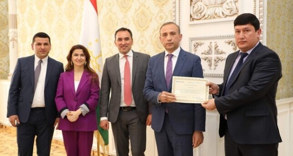 ЕБРР и НБТ наградили выпускников обучающих программ в Таджикистане
