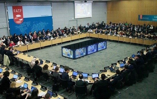 Россию не стали вносить в черный список FATF