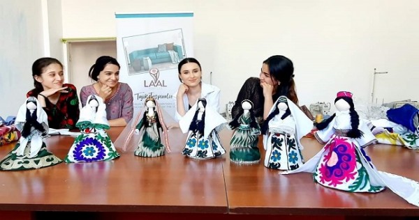 Предприятия, работающие под текстильным брендом “LA’AL Textiles”, запустили новую линию сувенирной продукции