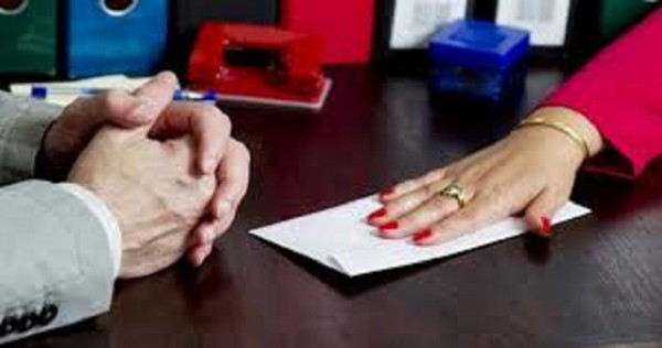 В Душанбе задержан секретарь суда, получивший взятку