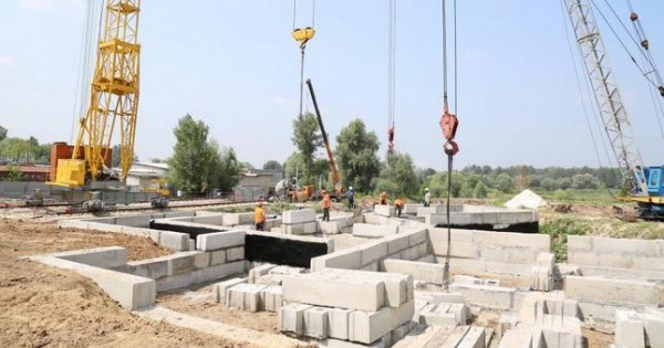 В Хороге продолжается строительство объектов ЖКХ