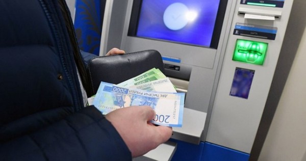 За 1,5 месяца переводы из России в Таджикистан сократились на 50% - Рахмон