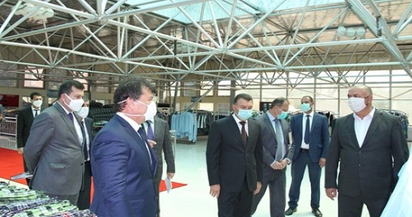 Расулзода рекомендовал наладить работу текстильных предприятий в три смены