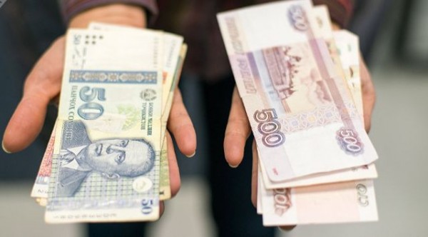 В таджикских банках рубль активно растет по отношению к сомони