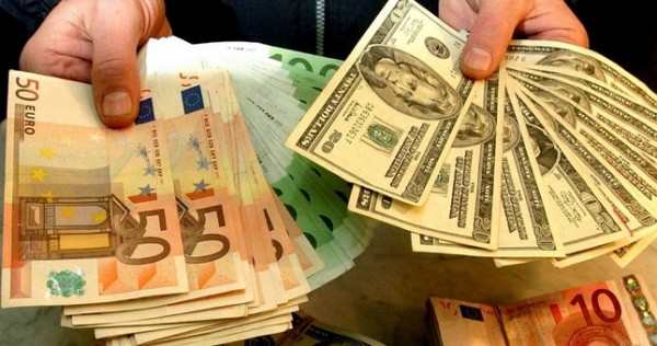 Экономист рассказал, в чем хранить сбережения при скачках валюты
