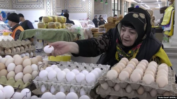 В Таджикистане подорожали куриные яйца