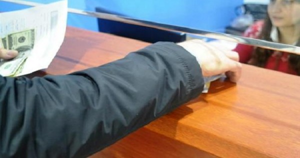 Таджикский регулятор обвинил банки в создании препятствий денежным переводам