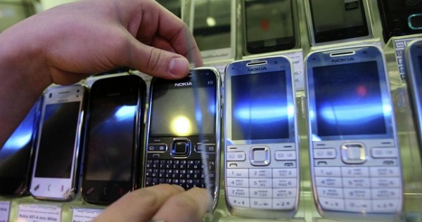 Call-центр под юбкой: в аэропорту задержали таджичку с контрабандой телефонов