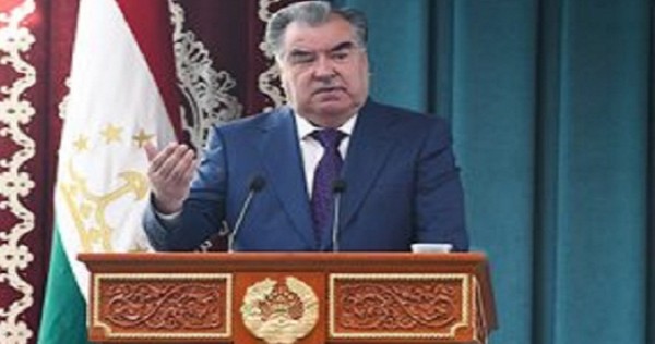 Президент дал старт строительству гостиницы и городка в Душанбе