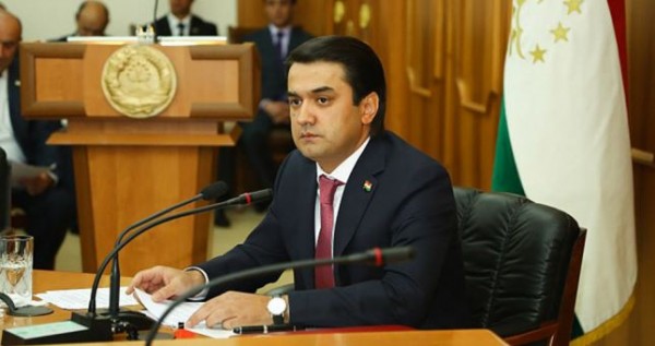 Рустам Эмомали призвал поддержать отечественного производителя