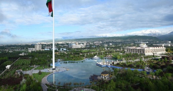 Рустам Эмомали построит в Душанбе "Водный комплекс"