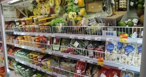На рынках ГБАО снова прошли рейды по выявлению низкокачественной и просроченной продукции