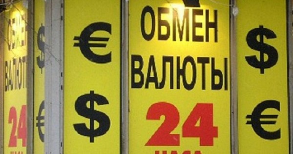 В Таджикистане в 2018-м закрыли десятки незаконных точек обмена валюты