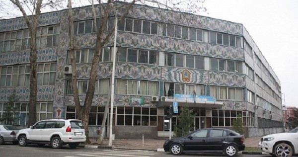 В Таджикистане снова выставят на продажу швейную фабрику «Гулистон Душанбе»