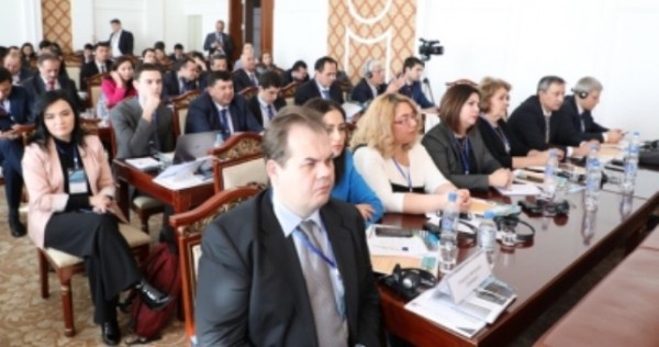 Пути к безналичной экономике обсуждают на форуме в Душанбе