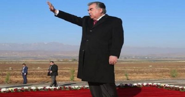 Президент запустил в Дангаре вторую очередь крупного текстильного комплекса