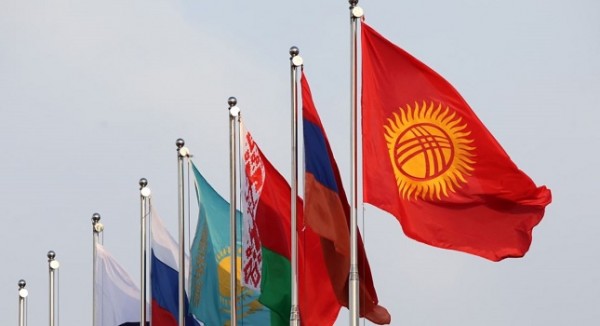 Экономист: Вступление в ЕАЭС позволило мигрантам из Кыргызстана получить хорошие рабочие места