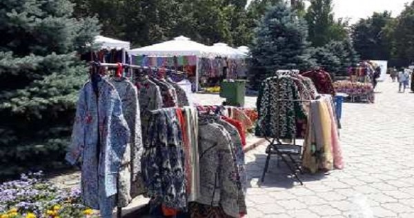 Таджикские ремесленники представили свои работы на фестивале в Кыргызстане