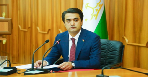 Реанимировать простаивающие в Душанбе предприятия потребовал мэр Рустам Эмомали