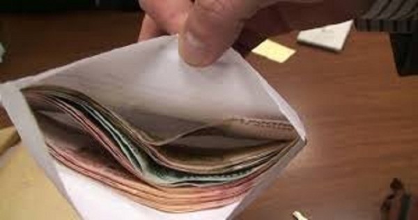 В Бохтаре выявлен случай получения взятки сотрудником вуза