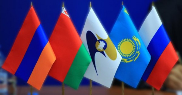 Россия предлагает Таджикистану статус наблюдателя в ЕАЭС. Стоит соглашаться?