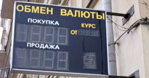 Доллар стабильно растет, Сомони стабильно падает