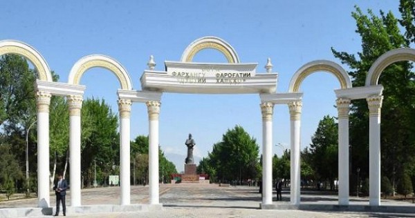 Эмомали Рахмон ознакомился с работами по благоустройству парка «Дружбы народов»