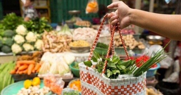 В Хороге продавцам пищевой продукции напомнили о надлежащем хранении продуктов в жару