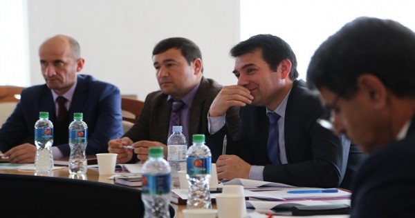 Представители Таджикистана изучают программу денежных переводов в Молдове
