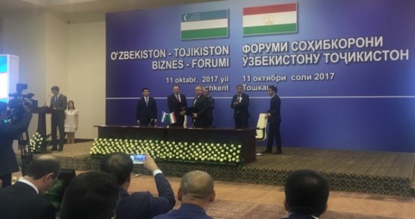 Таджикистан и Узбекистан подписали соглашение о создании Делового совета