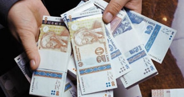 Средний курс продажи наличной иностранной валюты в Таджикистане остается без изменения