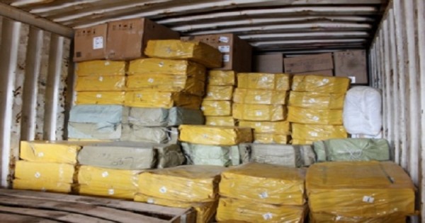 Грузовик привез из Китая в Душанбе все, кроме указанного в документах товара