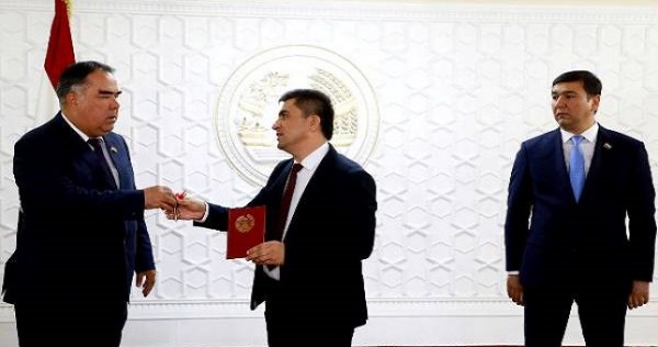 В Худжанде 12 семьям вручили ключи от квартир