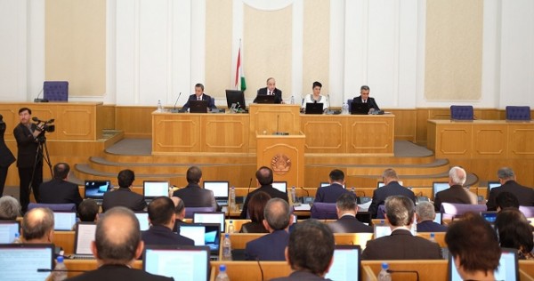Парламент Таджикистана принял Госбюджет на 2017 год