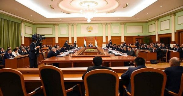 В Таджикистане по вине таможенников не выполнен бюджет