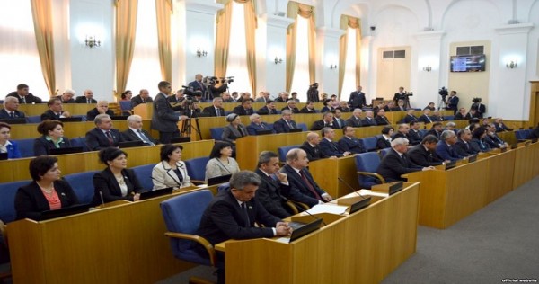 Парламент Таджикистана одобрил законопроект о гражданстве в новой редакции