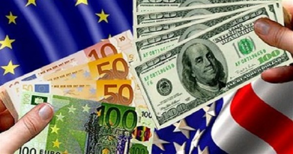 Аналитики считают, что евро с долларом сравняются уже в 2015 году, а затем евро будет падать еще ниже