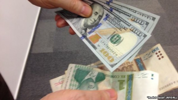Нацбанк Таджикистана прекращает прямую продажу долларов населению