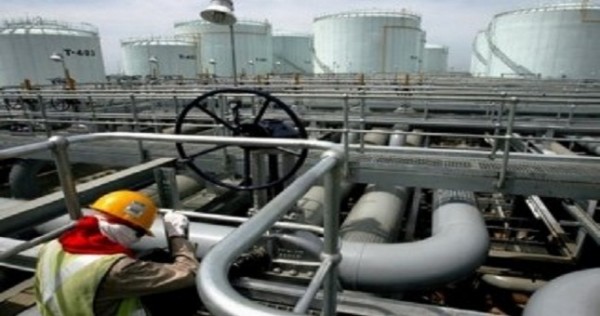 Мировые цены на нефть продолжают снижаться на прогнозе Goldman Sachs