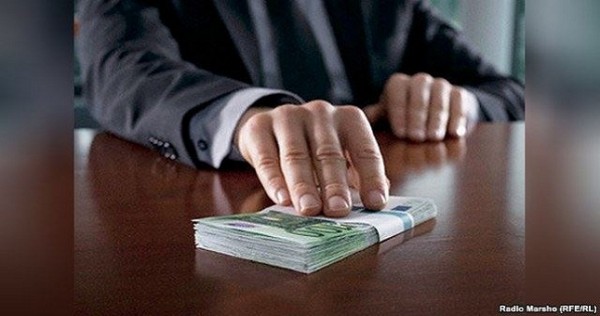 Председатель экономического суда Душанбе задержан за взяточничество
