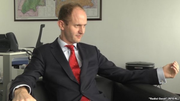 Р.Джонс: "Мы готовы инвестировать в крупные проекты в Таджикистане "