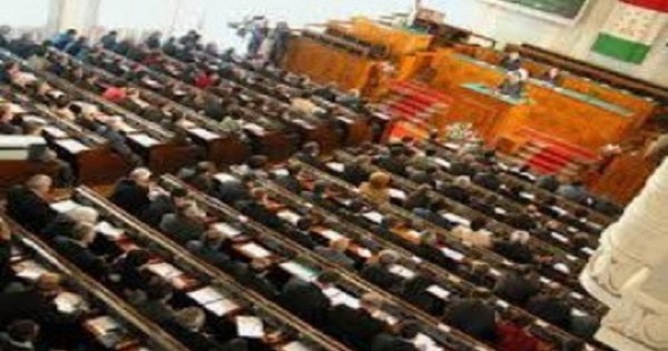 Парламент одобрил предложенные правительством налоговые льготы для двух крупных предприятий страны