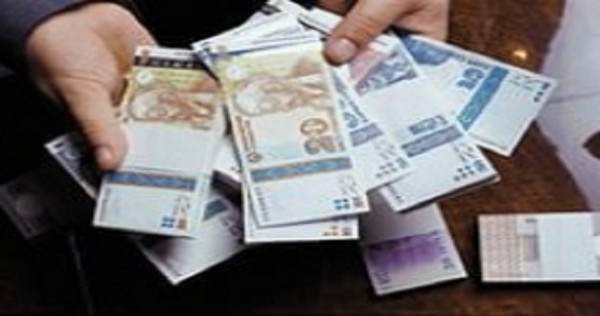 Сомони продолжает обесцениваться по отношению к доллару