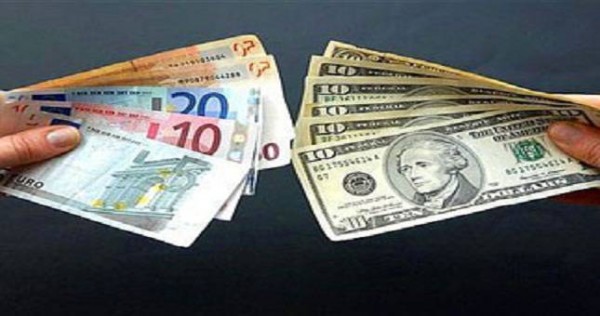 В Таджикистане за сутки в среднем на 2% повысился официальный курс доллара, евро и российского рубля