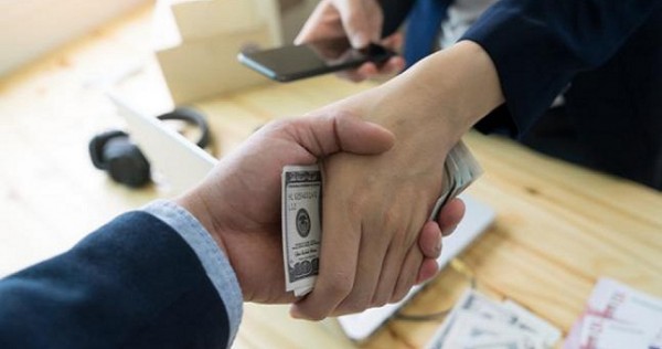 Госслужащий нанес ущерб жителю Истаравшана в 33000 сомони