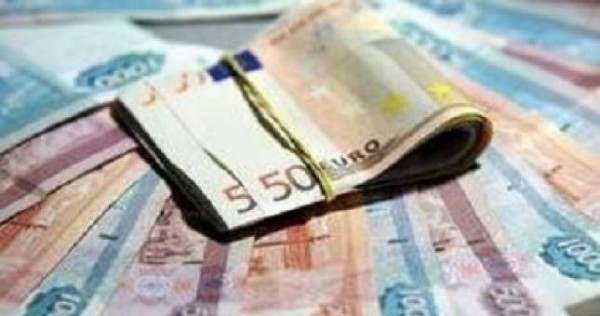 В Душанбе воздерживаются от покупки и продажи российского рубля