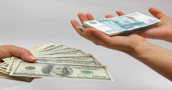 В Таджикистане доллар дорожает, рубль дешевеет